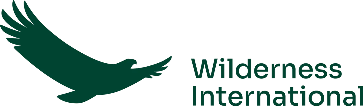 Logo de Wilderness International: silueta de ave voladora estilizada junto a texto verde oscuro