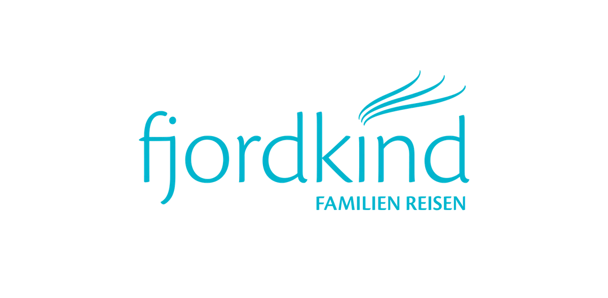 Logo Fjordkind Viajes en Familia en turquesa con olas estilizadas